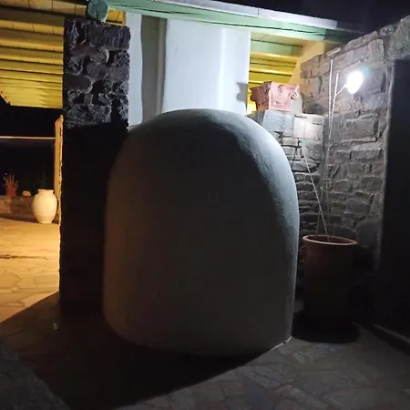 Traditional Tiny House Angeriá