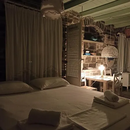 Nyaraló Traditional Tiny House