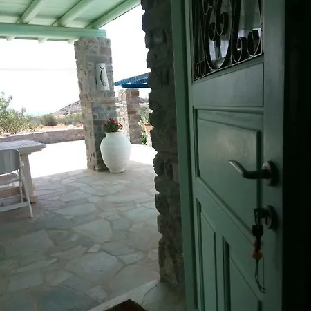 Traditional Tiny House Angeriá