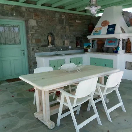 Traditional Tiny House * Angeriá