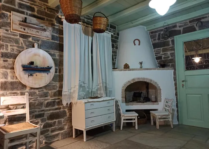 Traditional Tiny House Angairiá