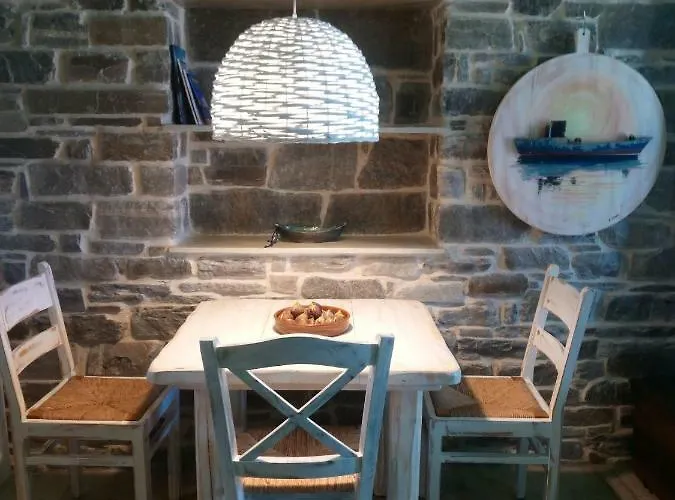 Traditional Tiny House * Angairiá