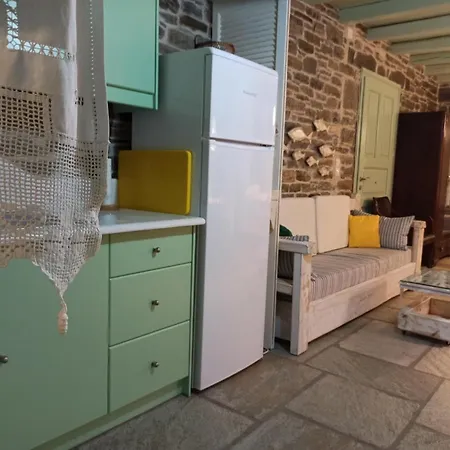 Traditional Tiny House * Angairiá