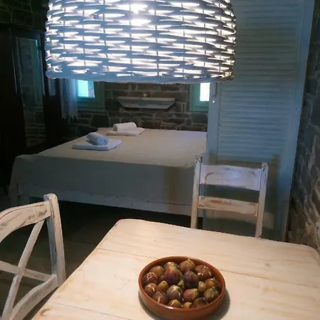 Hébergement de vacances Traditional Tiny House Angairiá