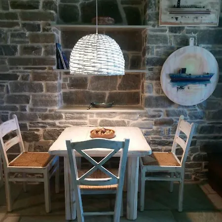 Traditional Tiny House * Angairiá