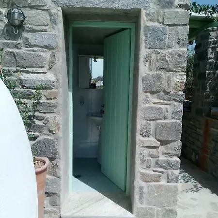 Traditional Tiny House * Angairia