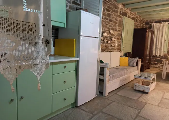 Traditional Tiny House * Angairia