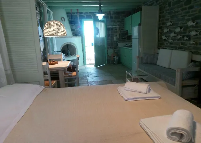 Traditional Tiny House * Angairia